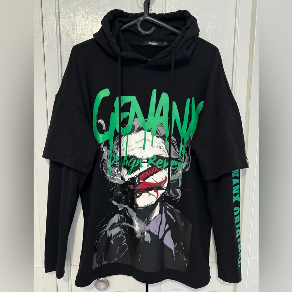 Genanx medium in size, fits large.